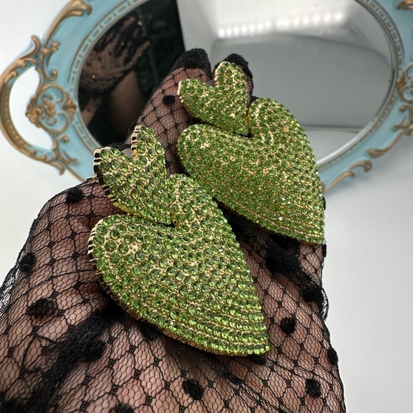 Anthropologie GREEN HEART CRYSTAL DROP EARRINGS - Picture 13 of 13